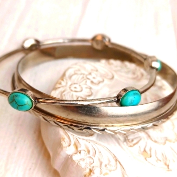 ❤️BUNDLE ONLY❤️ Sliver & Faux Turquoise Tone 3 Bangle Ensemble - Picture 2 of 4